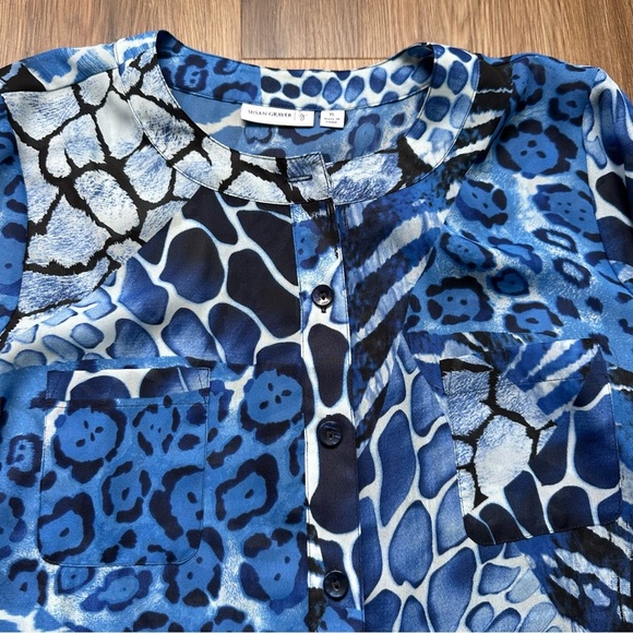 Susan Graver Roll Tab Sleeve Printed Blouse XL Blue Black Button Shirt Sheer - Picture 4 of 10